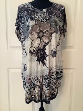 Relaxed Floral Print Short-Sleeve Tunic - Gray, Purple, Cream